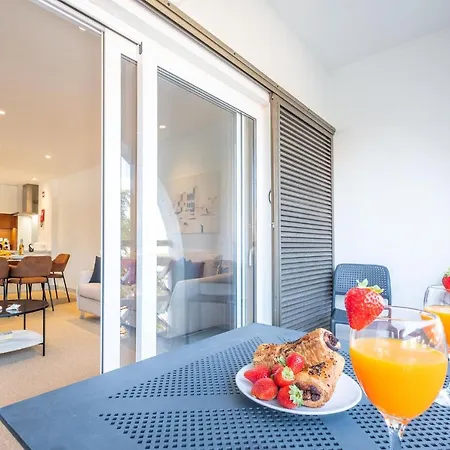 Lägenhet Melbourne 2 - Confortavel E Com Piscina -